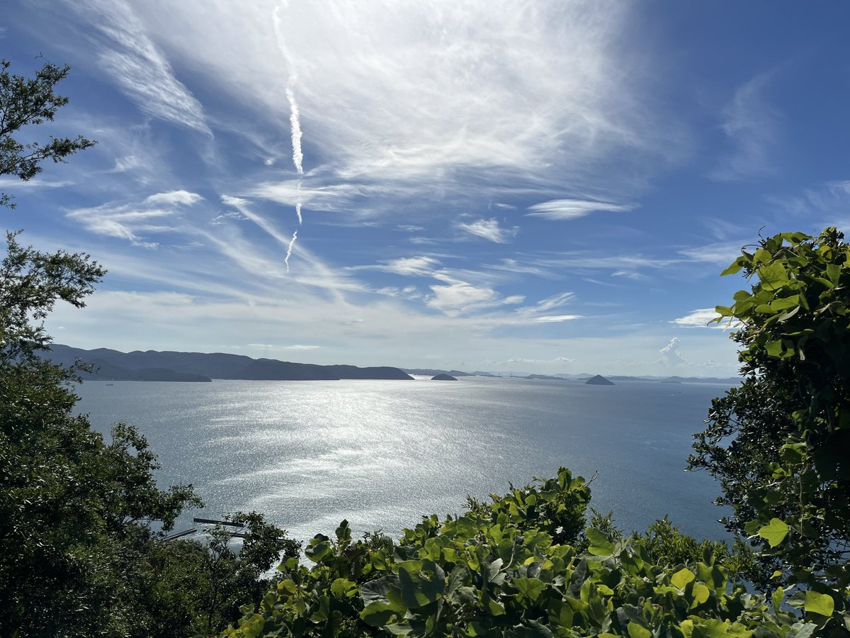 trust_sanyobus's tweet photo. 香川県の女木島へ
桃太郎の鬼ヶ島のモデルになった島！
洞窟が有り！島の山からの展望も良い👍
鬼さんと記念撮影をした

トラ3🐯です
#山陽バストラストツアー
#山陽バス貸切
#お参りの旅
#おりとりさま大歓迎
#山陽バス
#香川県
#女木島
#鬼ヶ島 https://t.co/Z8dV1fJfFi