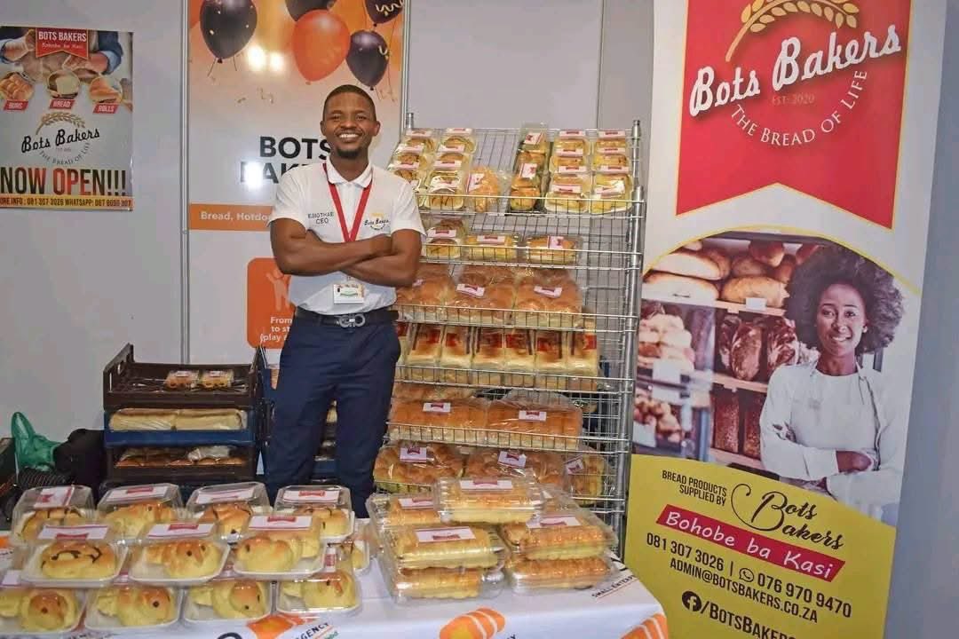 RealKoenaza's tweet photo. Meet Emmanuel Mothae, an inspiring entrepreneur from Botshabelo Township in the Free State. After spending six months unemployed, he turned adversity into opportunity by launching Bots Bakers, his own bakery business.

Today, Bots Bakers has grown into a thriving enterprise that proudly employs 11 people, creating jobs and making a positive impact in the local community.

For more information:
☎️ 063 912 3731
