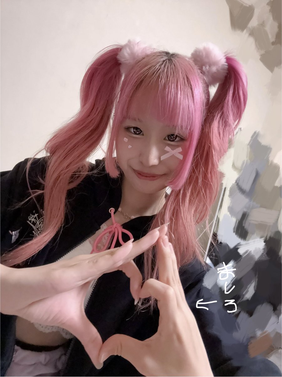 chp_yua's tweet photo. Zepp＆サンハロありがとうございました〜!!!広い場所ですごく緊張したけどみんなが笑顔でいてくれたからやりきれたよ꒰ᐡ•̥ •̥ᐡ꒱❤︎
大きいコールもピンクペンラふりふりも、もっと頑張ろ！っていう活力になりました🩷
いつか、必ず5人でZepp立とうね💕︎ https://t.co/Wfa3vZi7yv