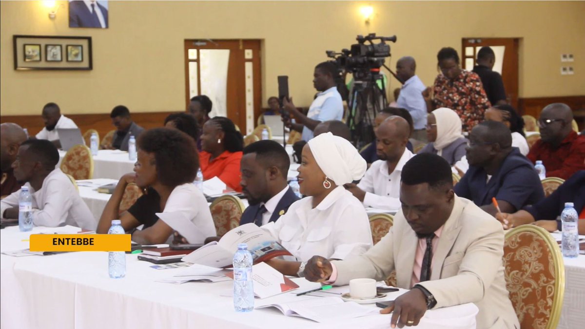 ubctvuganda's tweet photo. The Leader of the Opposition in Parliament, Joel Ssenyonyi, has emphasized unity among opposition members in the 12th Parliament.
Link: https://t.co/NJ7bLUsLk9
#UBCNews | #UBCUpdates https://t.co/tYnJVMhkUo