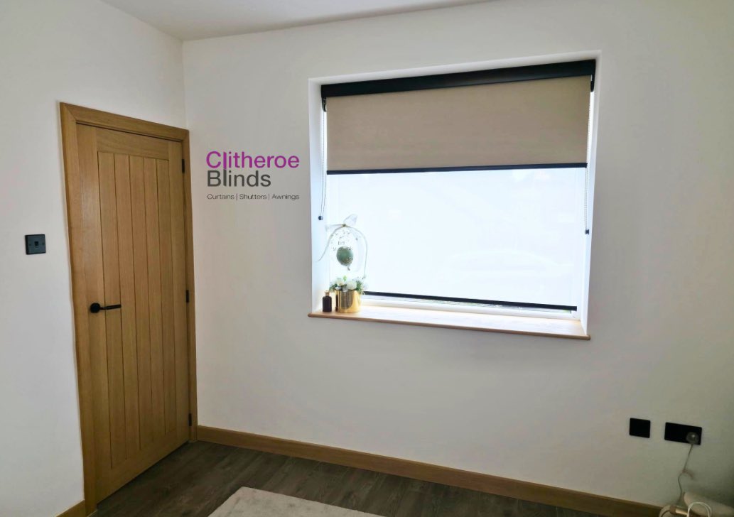 ClitheroeBlinds's tweet photo. Roller blinds are available in an extremely wide range of materials including textures, patterns and a large variety of colours ! All available to look through In our showroom 🏡 #rollerblinds #blinds #design #window ➡️https://t.co/w1PfAuXomX https://t.co/jCgpuMlU24