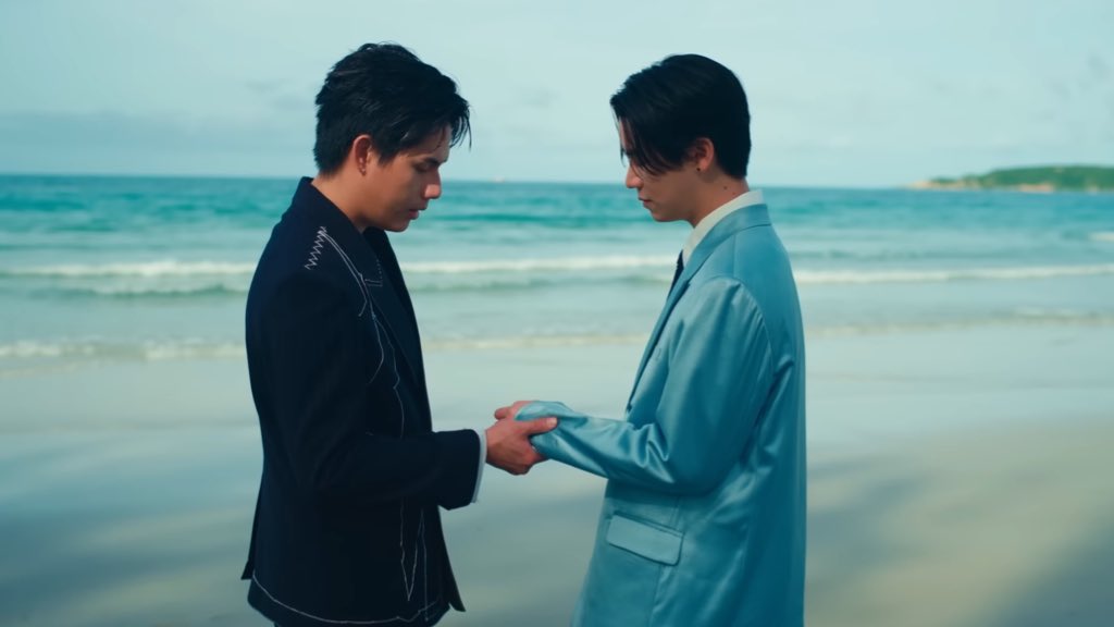 angelckh's tweet photo. no matter what comes, i'll be standing here
through joy or sorrow, i will hold you near
just reach out your hand, i'll never let it go
if you're the wave, i'm the wind holding you close https://t.co/JhW7RthGOP