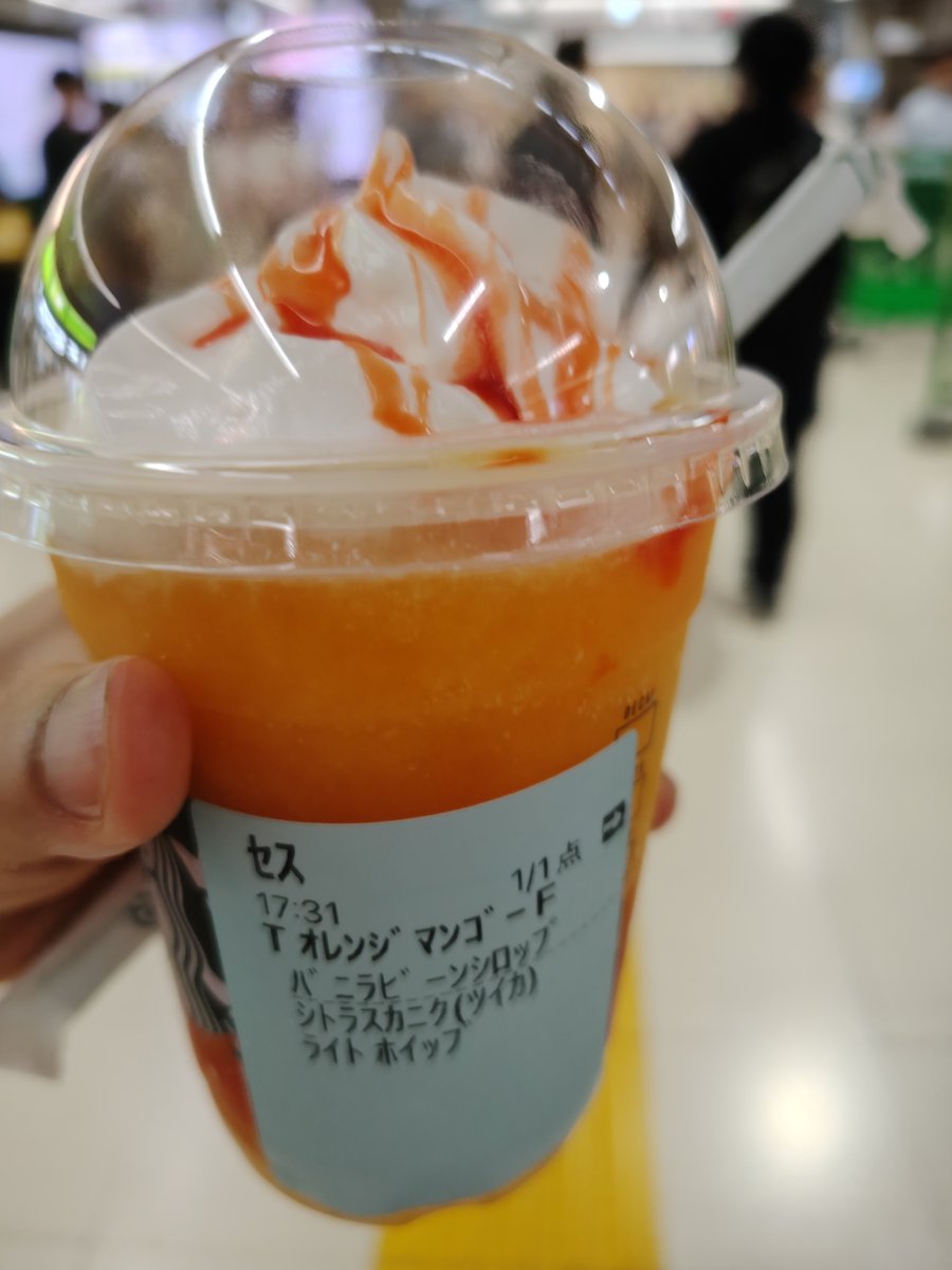 Sethpaccio's tweet photo. スタバのフラペチーノ、おそらく高校ぶりwww https://t.co/kHrjqml1Gv