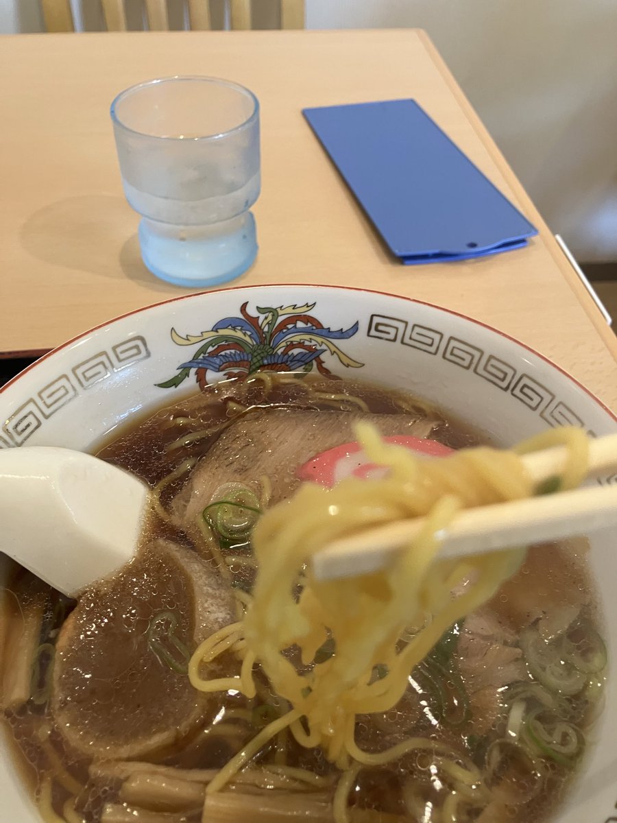 TTommyfactory's tweet photo. 今日のランチ
#らーめんきちりん　

職場から近いので食べなれた美味いラーメン。
ここのラーメンは、

「食堂に近いラーメン」

と揶揄されることがあるけど、
もっかい食べてみて。美味さがわかるはず。

ちなみに、
王道は塩。
私は専ら醤油。味噌もイケる。 https://t.co/ZuBORtUUU4