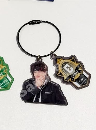 mico12324's tweet photo. EBiDAN THE LIVE 2026 エビライ グッズ ランダム  アクキー

【求】EIKU アクキー  学生証アクキー

【譲】 超特急 タクヤ アクキー

※条件良い方優先🙇🏻‍♀️

8/14エビライ会場＞郵送📮にて交換希望。 https://t.co/HycqPkB5s1