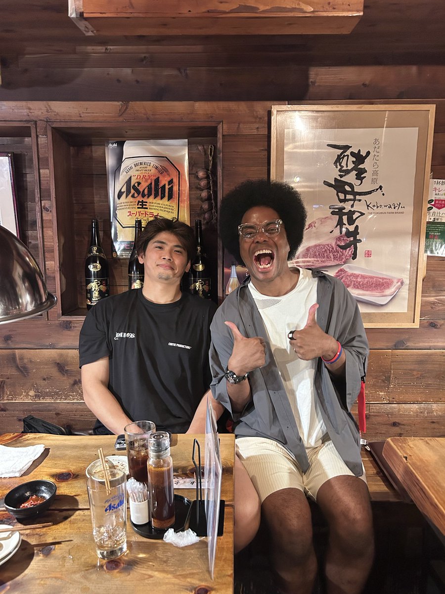 JUNSOEJIMA's tweet photo. 昨日日本バスケ界No.1フィジカルモンスターとお肉を食べました🤩🏀

肉体通りの食べっぷりでした🍖
でも激辛は苦手な模様です🥹

バスケの話や同じやら地元千葉の話やらなんやらかんやらであっという間の最高な時間でした🤩

原くんは何故か写真を撮る時ちょっとだけ後ろに下がって撮ります。

#原修太 https://t.co/JeHlMQqpPj