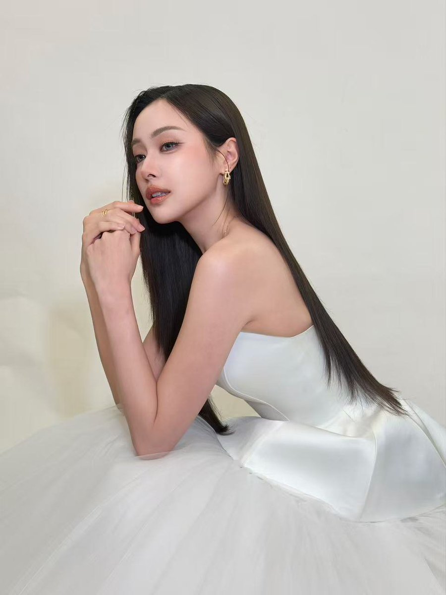 winter001299099's tweet photo. อิษยาสวยมากวันนี้ สู้ๆๆนะ 

OOMEIS AT WEIBO GALA 2026
#WeiboGala2026xOomeis https://t.co/TgcZ3gXKAx