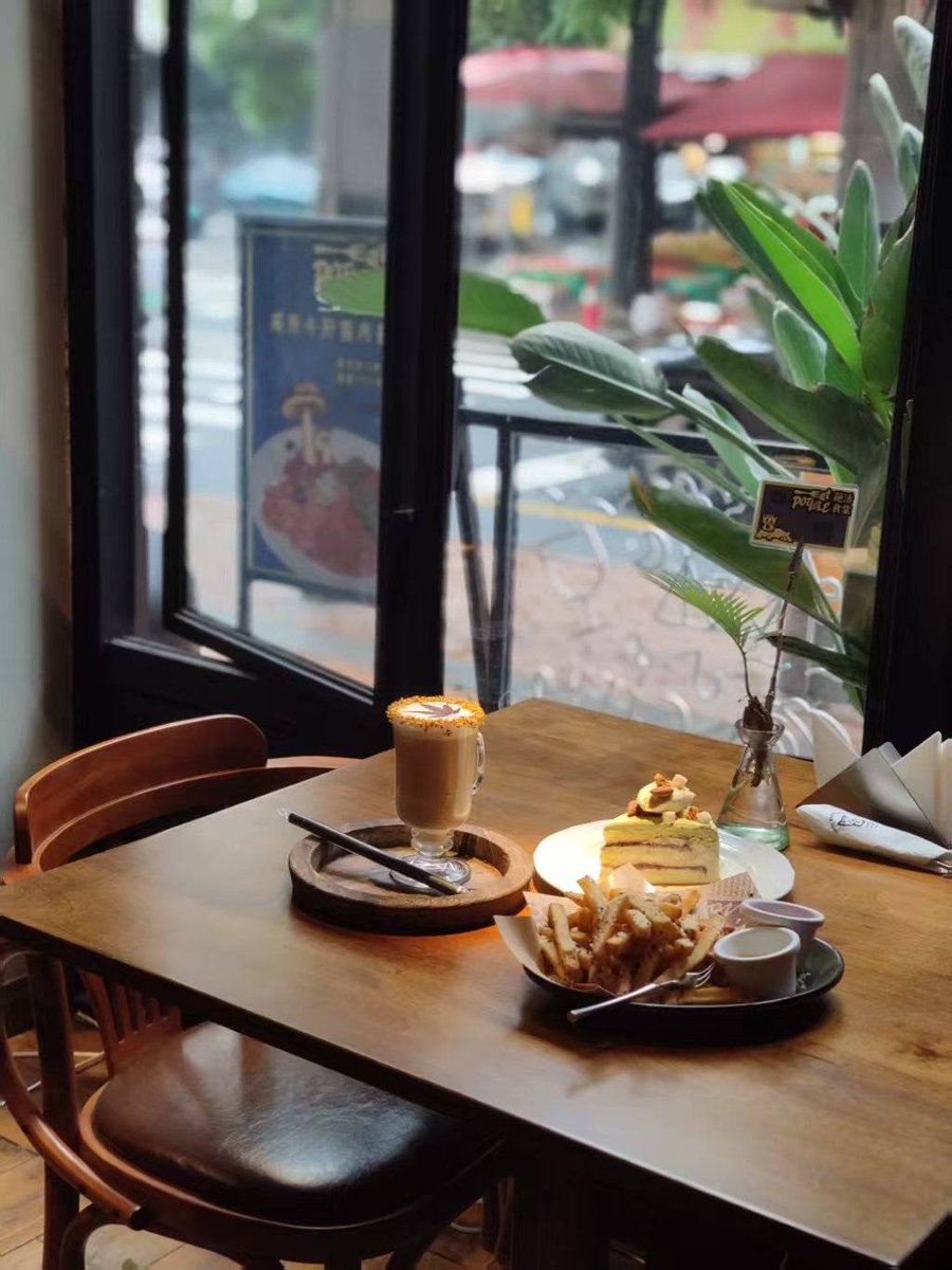 relos_jannah's tweet photo. Just grabbed coffee and had a 5-min chat with the new intern—turns out we both love hiking! Small talks can lead to awesome connections. https://t.co/4sUvQ0MgTO