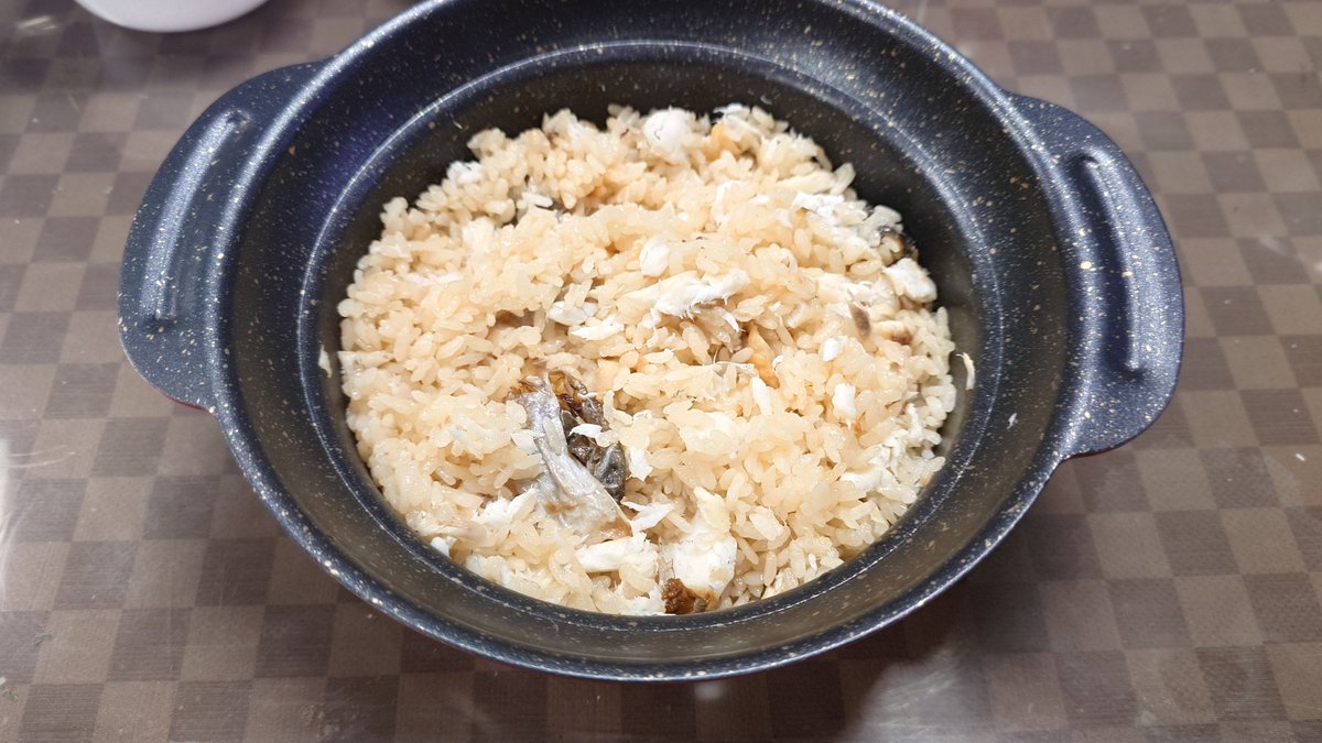 RIN_JP04's tweet photo. 今日の晩御飯は鯛がメイン
鯛飯、鯛の酒蒸し、卵焼き
余った出汁のお吸い物、三つ葉の卵とじ

肴に鯛のカルパッチョ https://t.co/YIU15aUKbz
