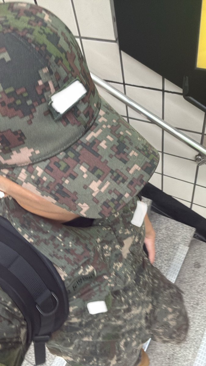 mnnn__2's tweet photo. 군인 성욕 감당해볼래? https://t.co/KK3ICRxO0s