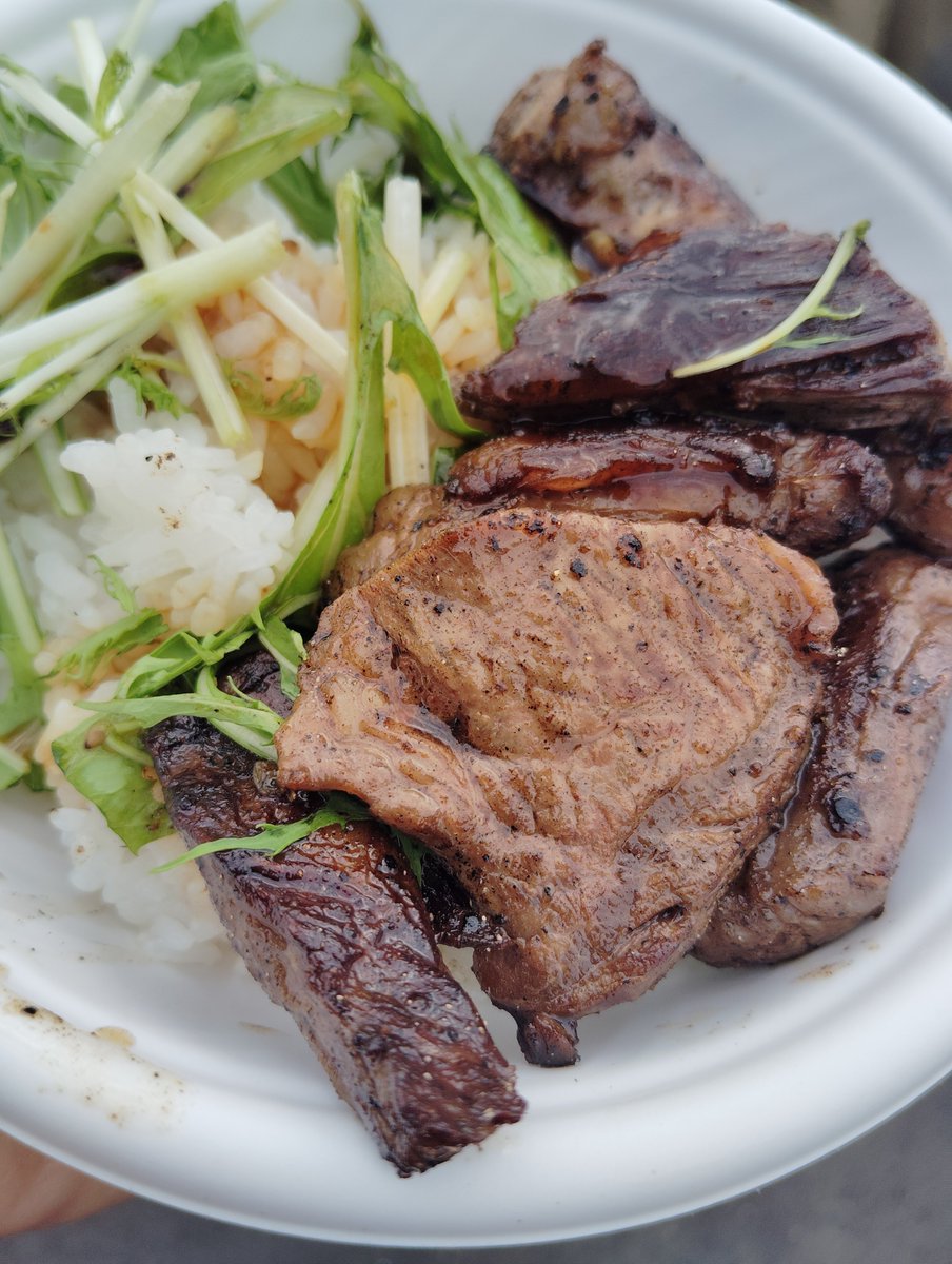 takabow52's tweet photo. 久々の佐世保競輪場！！

やっと来れた……💧

そして

五島牛🐮を食らう！！😋👍

あっ
ちゃんとレースも楽しんでますよ😸 https://t.co/9Bwbr1WLj4