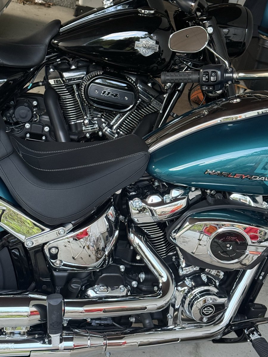 fukumitsu_TCS's tweet photo. 今日は、自分のバイクの納車。

そして、昼からはレンタカー店舗へ
事業を始めると決めて、
店舗をつくって、車両を揃えて、
一台ずつナンバーを付けていく。

こういう一つ一つが、
頭の中にあった事業を「現実」に変えていく。

小さく始めてもいい。
でも、目指すところは大きく。

今日も一歩、前へ。

北海道から、面白い会社をつくる。