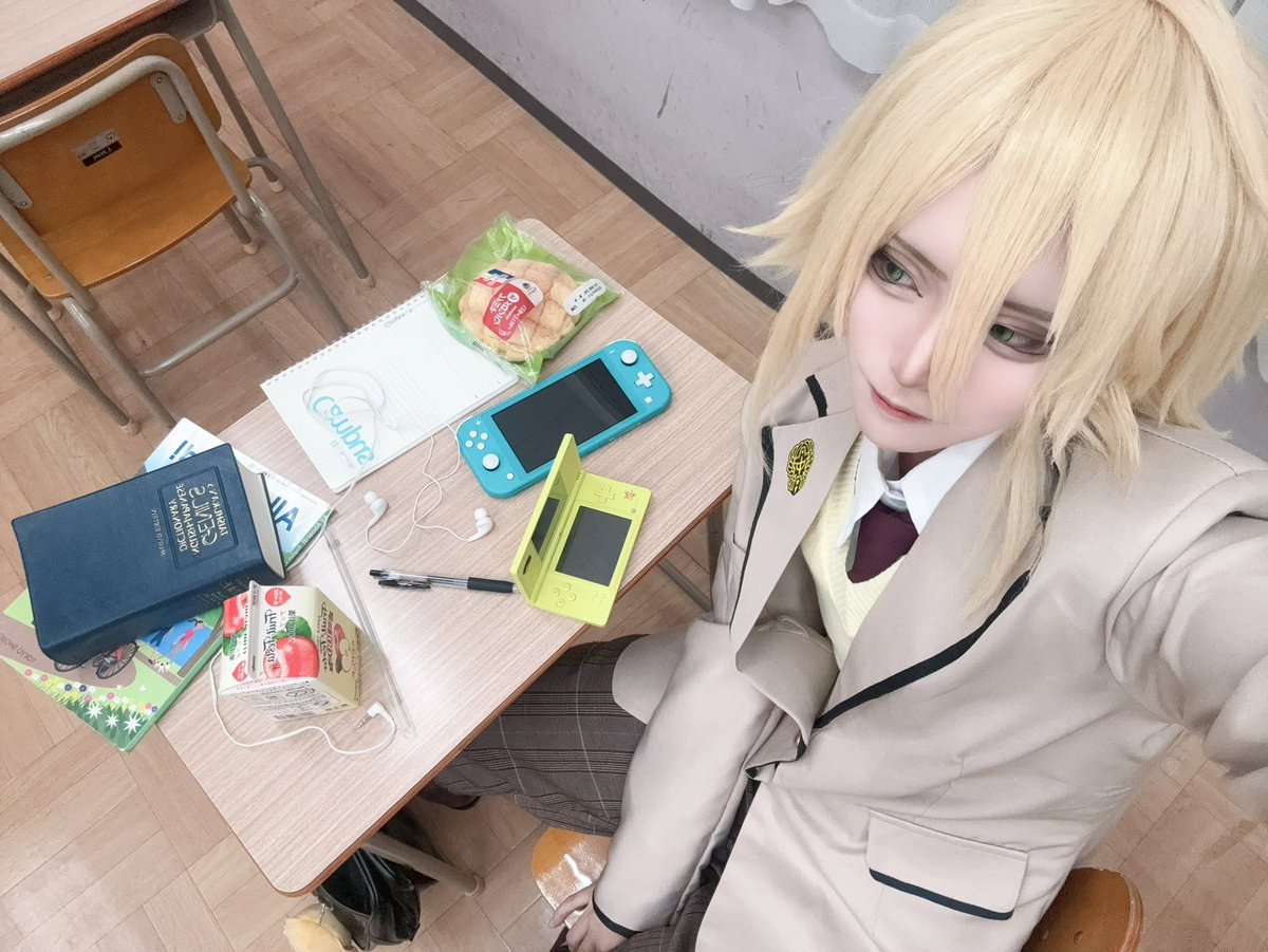 pause_zz's tweet photo. 🌈🕒cosplay

今日は 🌙 撮影でした！
2着やってきたよ〜〜！楽しすぎた🤩✨ https://t.co/UHiH6BjiTF