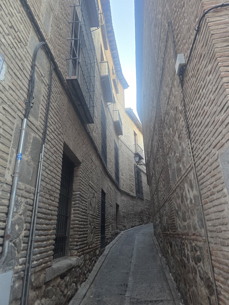 manuginobili's tweet photo. Ahora Toledo! Otro destino imperdible cerca de Madrid. Se van terminando las vacaciones... https://t.co/3WY29iXJBM