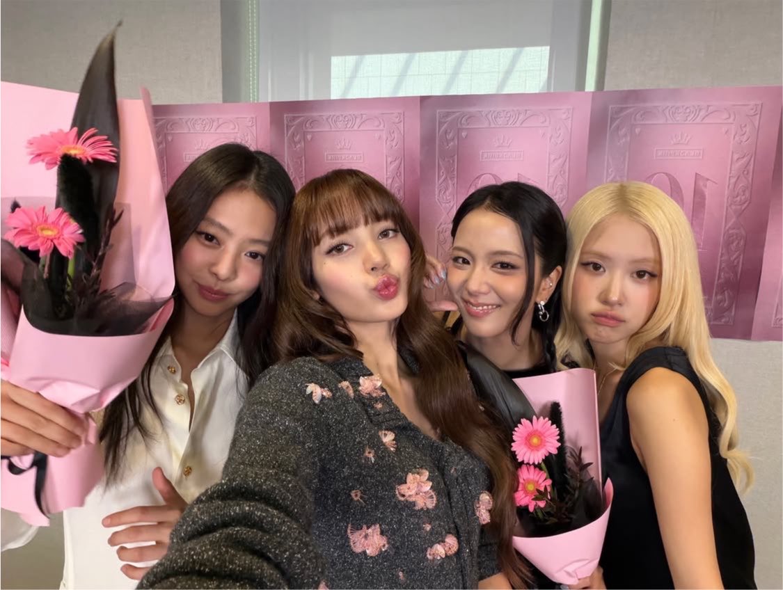 rrubylisa's tweet photo. “habrá altibajos pero estamos en ellos juntas” 💗 https://t.co/YPLnOx4d5x