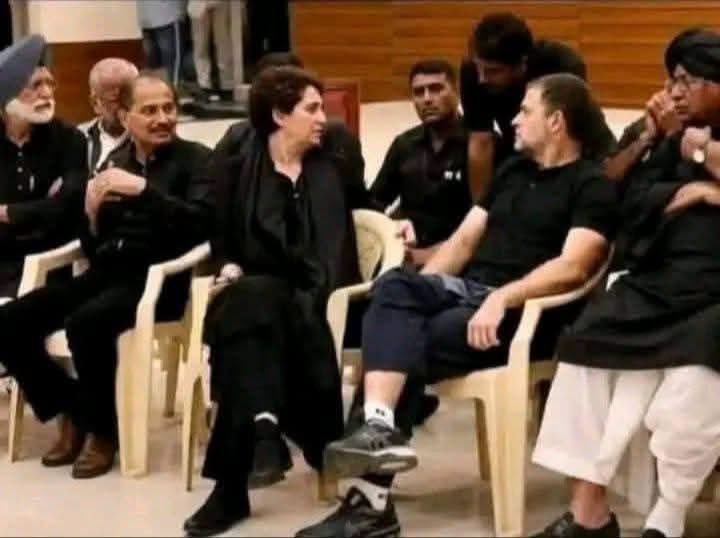 ocjain4's tweet photo. ये फोटो उस दिन की है, जब अयोध्या मंदिर के शिलान्यास के दिन महागठबंधन के कुछ नेताओं ने इसे “काला दिवस” के रूप में मनाया था।🙄
राजनीति में बयान बदल सकते हैं, रिकॉर्ड नहीं।😒
आज चढ़ावे की चिंता जताई जा रही है। 🤔
जनता पुराने रुख और आज के बयानों—दोनों को देखकर अपना फैसला खुद करेगी। https://t.co/hq1a1Tz6mt