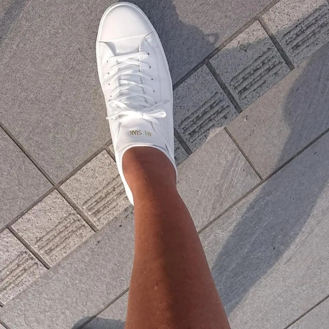 1020Rain's tweet photo. ·

Happy  Saturday

今年も遅ればせながら体が夏使用に仕上がりました！

さぁ夏休み！

肝臓酷使週間の始まりです！

#日焼け　#小麦色　#���スニーカー　#コンバース https://t.co/sYt5GziHXl
