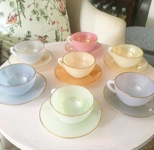 lavieestbelIe's tweet photo. Vintage opalescent teacups https://t.co/Frafvn39W9
