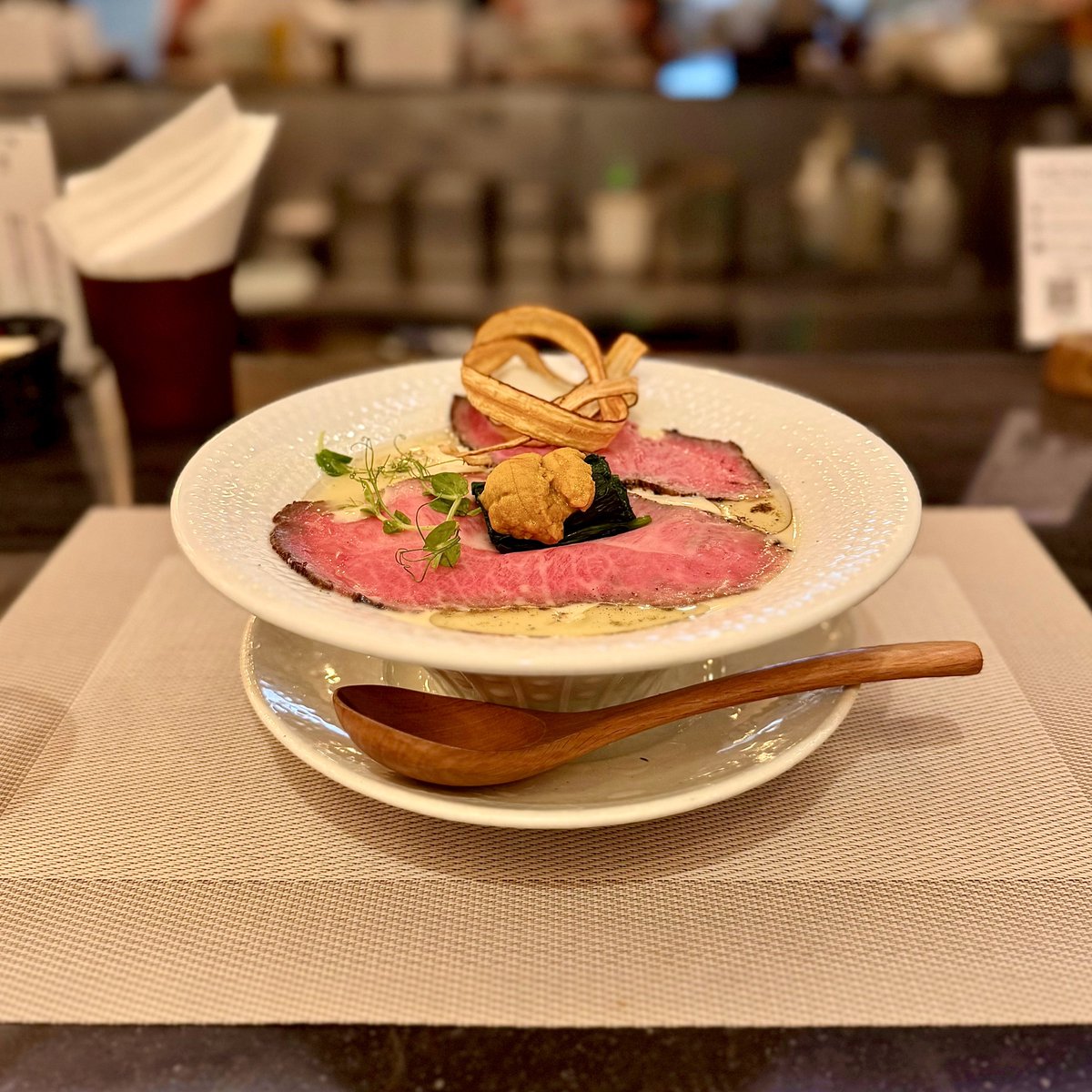 harapecooh29's tweet photo. MENSHO @護国寺
【期間限定】雲丹と和牛の冷たいトウモロコシのらぁ麺¥時価

冷製コーンスープは白トリュフオイルが使われていてエレガントでなめらかな美味しさ！麺はつるりとぷりっとコシのある食感。和牛と雲丹の組み合わせが贅沢極上で食べてて幸せ！超美味です！ご馳走様でした！ https://t.co/vUU3zs5lBI