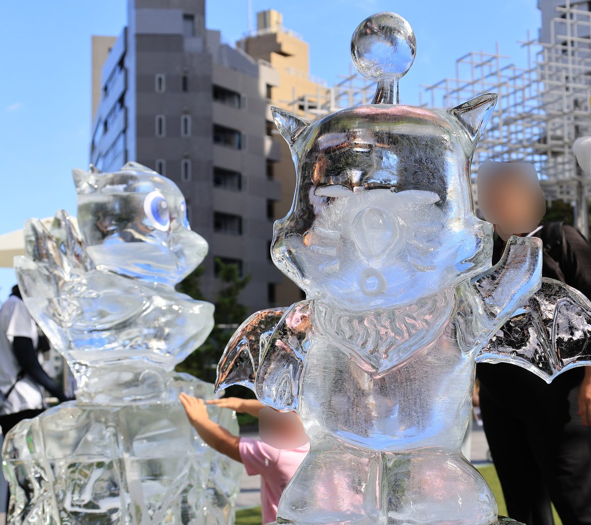 FinalFantasyJP's tweet photo. 氷のチョコボとモーグリが完成!!
みんなにも涼しさをおすそ分けクポ❄️

明日8/9(日)も12:00～と15:00～で
ライブパフォーマンスを実施予定クポー！
https://t.co/Y4ozKN3GgY

（※ライブパフォーマンスのため、終了後はご覧いただけません） https://t.co/O8ueslJiDt