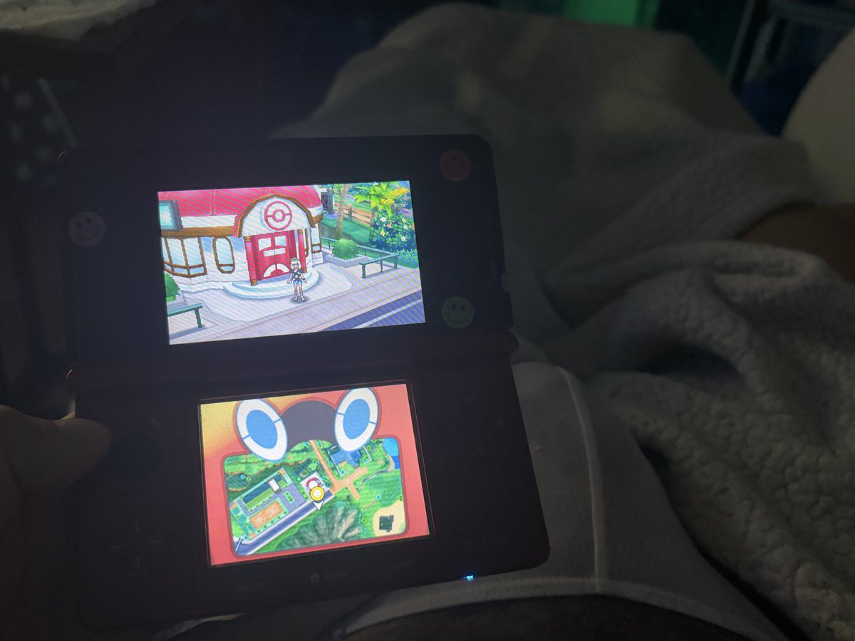 mybluelover's tweet photo. Playing Pokemon Ultra Moon and watching Pokemon 😏

#mlm #gaymer https://t.co/vmtB3dedQP