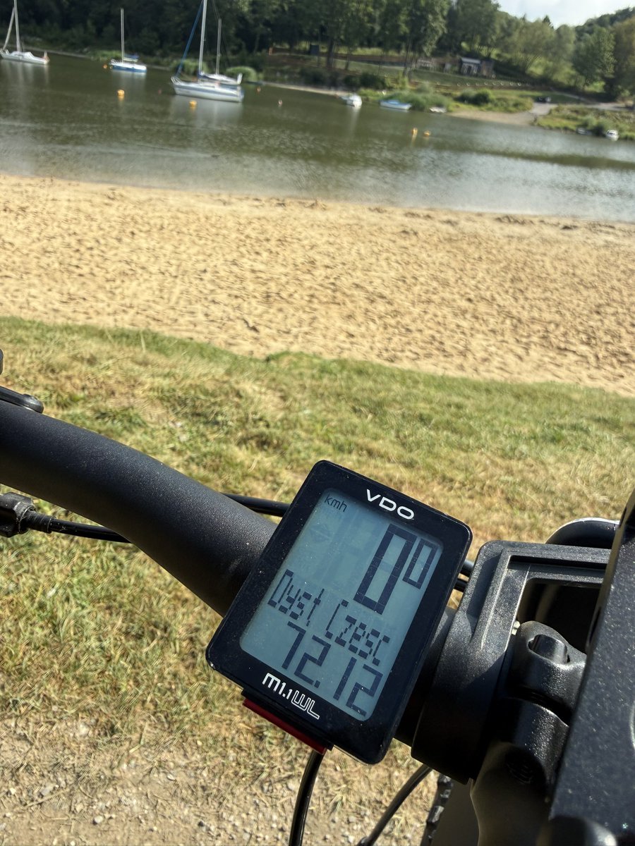 MichalekJanusz's tweet photo. Weekendowy trening zrobiony! 💪🚴♂️
Ponad 70 km pokręcone! 🔥
Było jak to u nas w górach i z jeziorem;) trochę podjazdów, trochę zmęczenia, ale przede wszystkim wspaniałe widoki i frajda jak za dzieciaka:) 😎💨
#rower #kolarstwo #cycling #cyclinglife #bike #bikelife #cyclingmotivation #trening #weekendowykilometry #70km #kilometry #aktywnyweekend #sport #pasja #rowerowapasja #polskierowery #cyclingpoland #rideon #neverstopcycling #weekendride 🚴♂️🔥