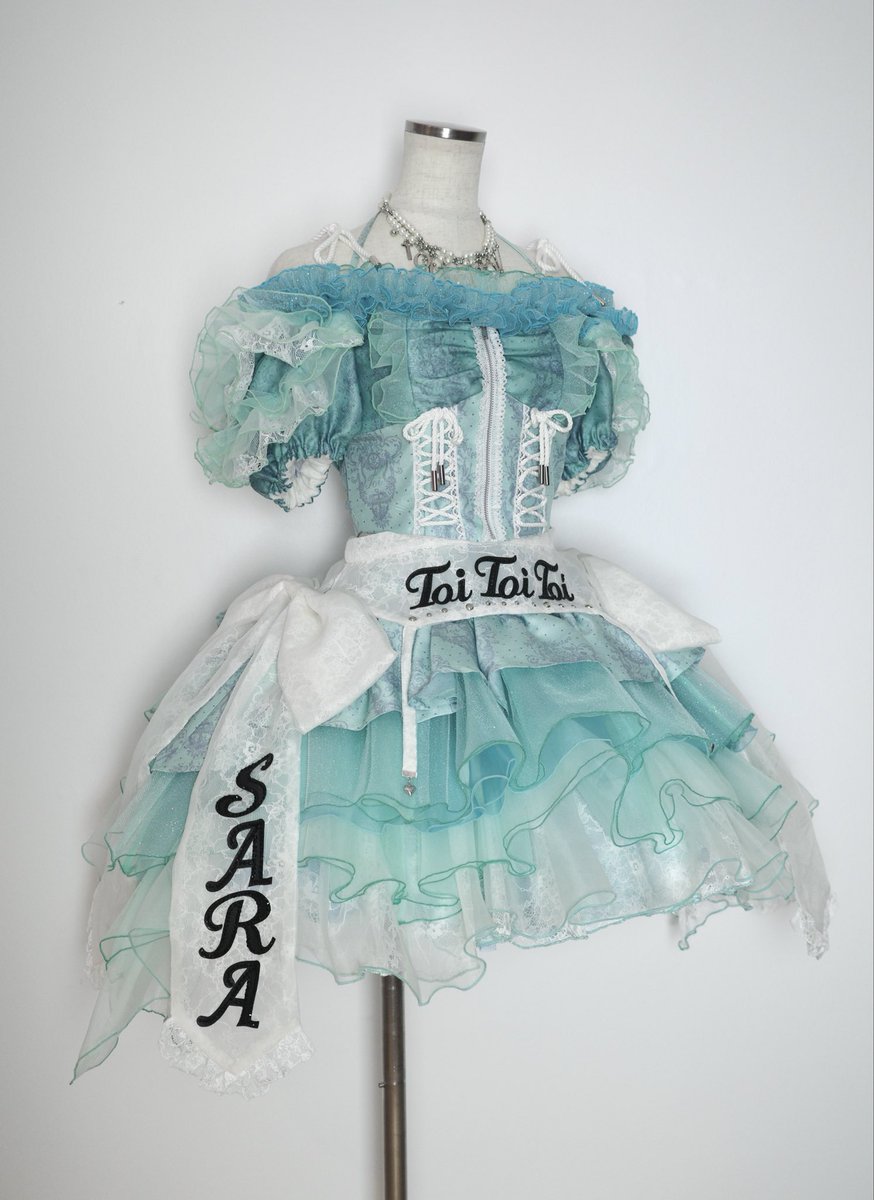 smallrack's tweet photo. Toi Toi Toi 様
TIFでお披露目の新衣装を制作させていただきました⚓️🫧
海賊とマーメイドのイメージで夏らしくも強く、かっこいい衣装に仕上げました。

生地もオリジナルで制作し、アクセサリーなど各所にお名前が入っている、この夏の特別な衣装になりました👗

#ToiToiToi
#トイトイトイ
#TIF2026 https://t.co/1omyvKCrO1