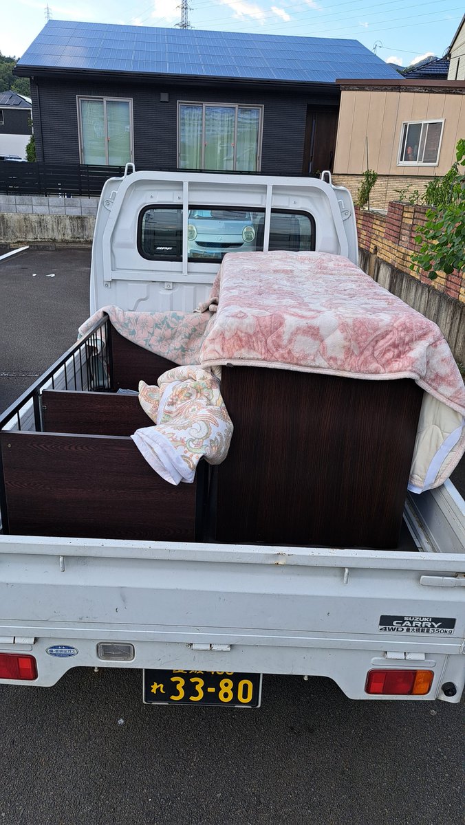 otasukeman_m's tweet photo. 本日は家具の運搬搬入設置のお手伝いをさせていただきました！
大型家具の移動にお困りごとがありましたらぜひ便利屋おたすけマンにご相談ください！
元リサイクルショップ店長の私が責任もって運搬搬入をさせていただきますよ！

＃松山市　＃便利屋　＃東温市　＃伊予市 https://t.co/1yYIM15jti