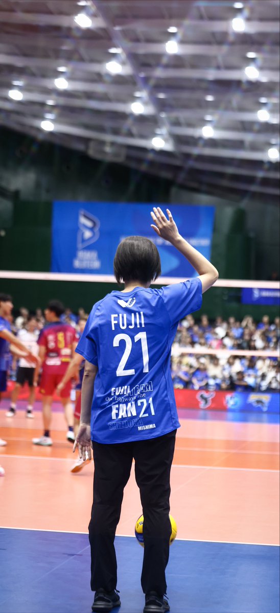 motsusaaan's tweet photo. 約束を果たす時が来た
美弥さんのトスを決めた清水さんめちゃくちゃ嬉しそうだった
#清水邦広  #藤井直伸  #佐藤美弥
#清水邦広選手引退記念
#GORILASTMATCHパナアリ https://t.co/uYhWyY1ye9