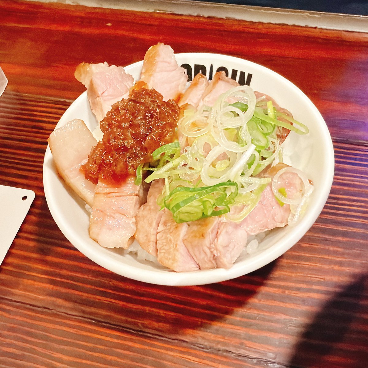 100perjuice's tweet photo. らあめん 元 〜HAJIME〜
鶏白湯ラーメン
ローストポークご飯

2026年149杯目🍜
前回の塩ラーメンで完全に胃袋を掴まれてしまい再訪
夜なら鶏白湯があるってことでさっそく！
スープもチャーシューも麺も全部うんまい！！チャーシューが2種あるのも嬉しい
ごはんはそのままでもめちゃくちゃうまいやつ！ https://t.co/p8cdKiDG8q