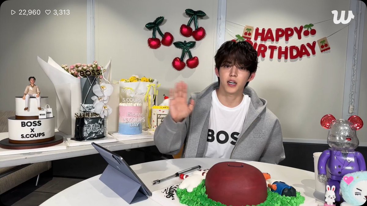 wonubliss's tweet photo. birthday boy scoups! there are so many cakes. 🥹🍒 https://t.co/sZYL9ab2ZC