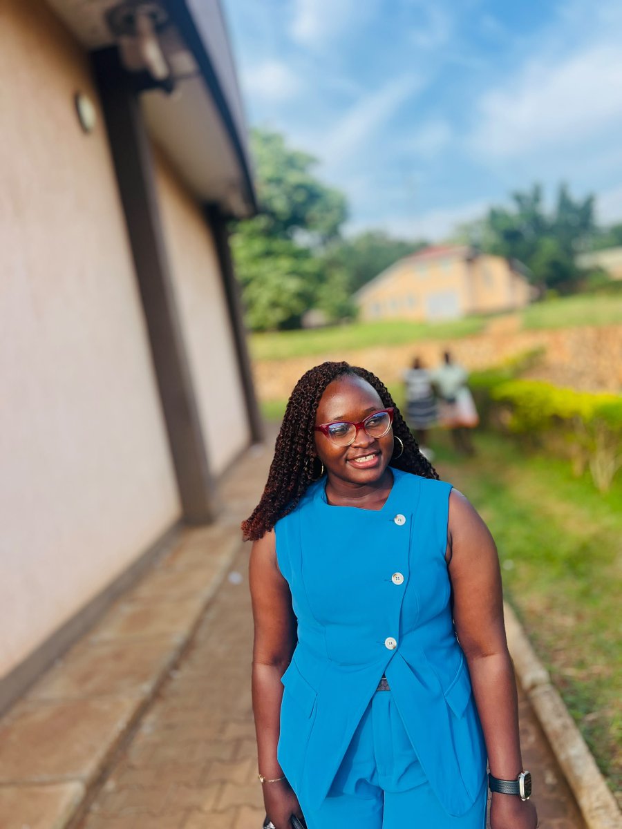 LakieResty10's tweet photo. Ooooh wawo the 22nd Guild Government welcomed the fresher students of kyambogo University 
Feel at kyambogo 
Knowledge and skills for service @kyambogou @immykash21 @NiwarebaRicky @EdwardAgaba3 https://t.co/wg2GjKkOjc