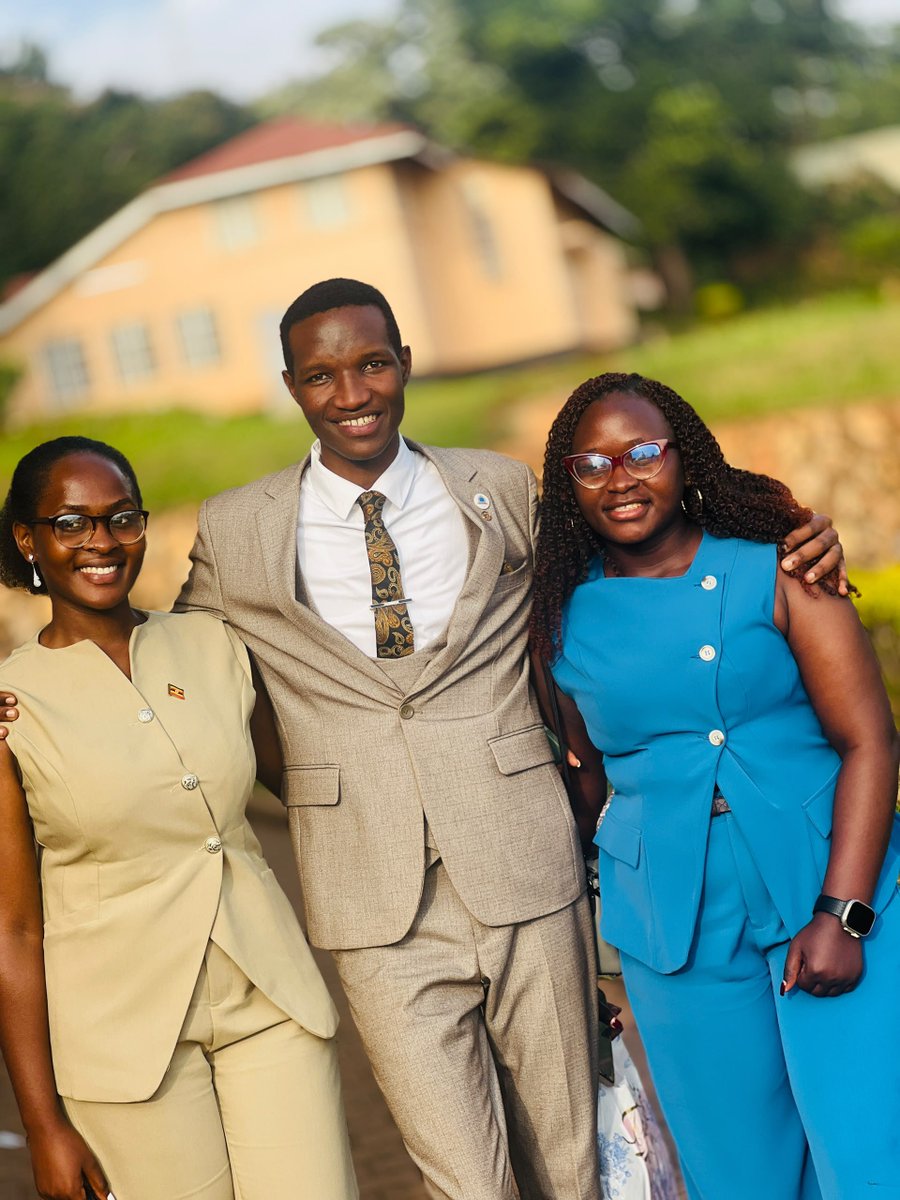 LakieResty10's tweet photo. Ooooh wawo the 22nd Guild Government welcomed the fresher students of kyambogo University 
Feel at kyambogo 
Knowledge and skills for service @kyambogou @immykash21 @NiwarebaRicky @EdwardAgaba3 https://t.co/wg2GjKkOjc