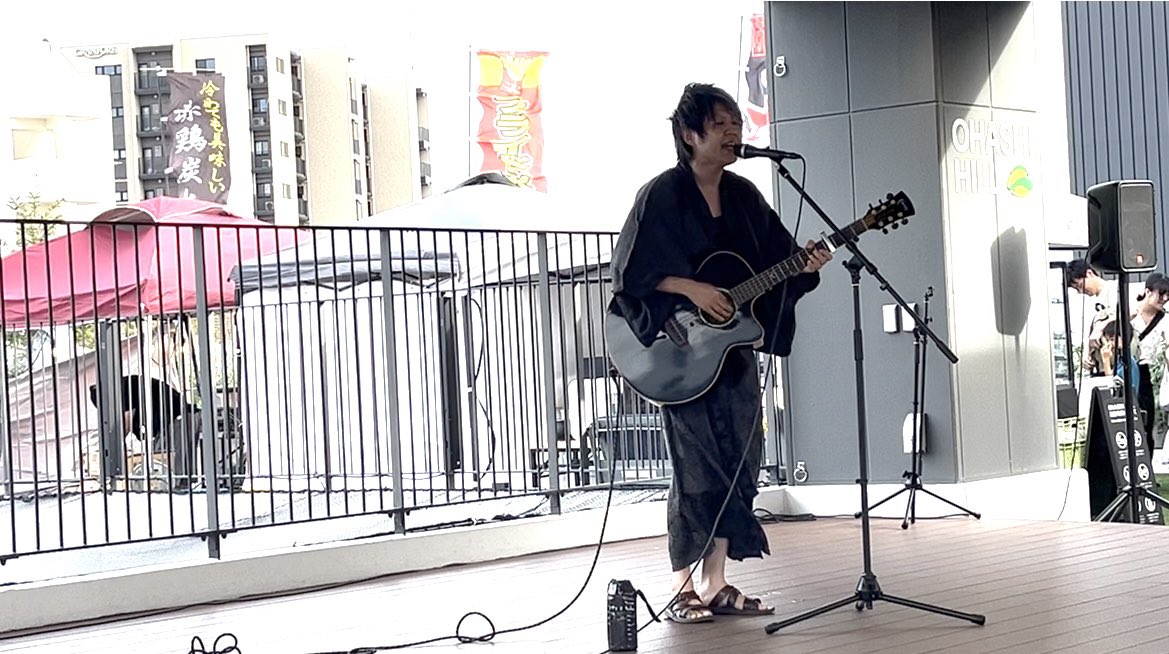 hirocrescent's tweet photo. 大橋ヒル夏祭りのステーで歌わせて頂きましたー！
浴衣の方が沢山で一緒に踊ってくれる方もいたりで大変盛り上がっておりました！
後は祭りを満喫します！

#Hiro
#シンガーソングライター
#大橋ヒル夏祭り
#大橋ヒル https://t.co/WwjYo24oxI