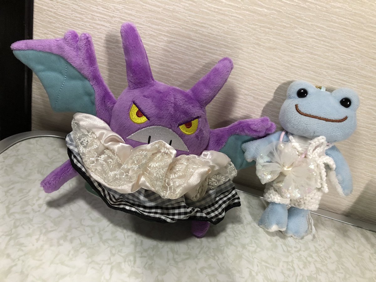 float_s's tweet photo. シールを買ったよ。いつからかお店にいろんなシールが並ぶようになったね。 https://t.co/luElGmCdW0