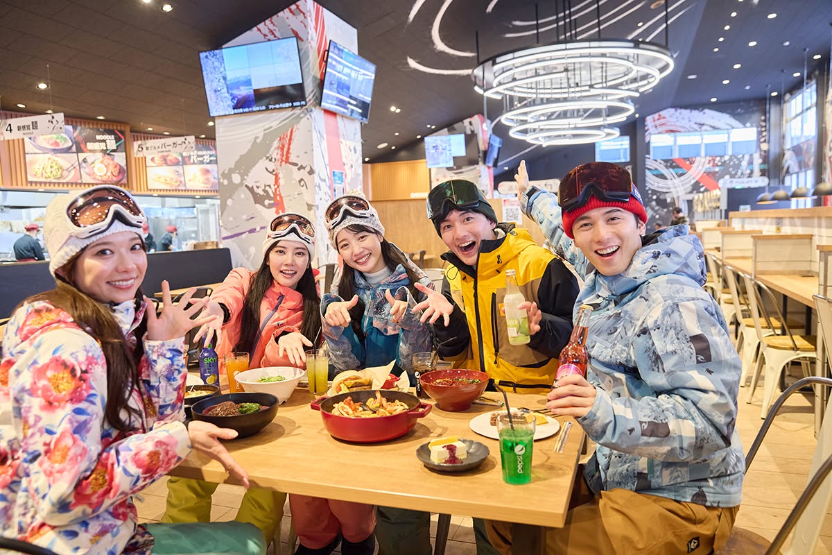 okuandibu's tweet photo. グランスノー奥伊吹のスキー場💫
「アルバイト大募集」⛷️✨

今年は時給…「１２８０円」にＵＰ✨
「リフト＆レンタル＆宿泊」も…「無料」🥳✨

時給1280円×8時間×25日×5カ月なら✨…
「１，２８０，０００円」も可能に🙋
（滑り派の人🏂は週休２日ももちろんOK💫）

「アルバイト募集」ページへ⛄
　　　⇩　 ⇩
https://t.co/BZuXrIK0vi

とってもお洒落で「世界と日本のグルメ」が味わえる「新しいレストランでも働ける」🥙🧁🥂
１２億円かけて導入した「人工造雪機で雪造り」をするので⛄…
「１１月１３日オープンで“早期からお仕事”も」可能🙆✨

この冬はスキー場で⛷️🏂✨…
「楽しい冬の思い出」を作りませんか(*＾ー＾)ノ

１１月１３日 (金) ～４月１１日 (日) まで
「１５０日＝５ヵ月」オープン⛷️🏂💫
グランスノー奥伊吹（旧：奥伊吹スキー場）
https://t.co/n1nCVNYsn3