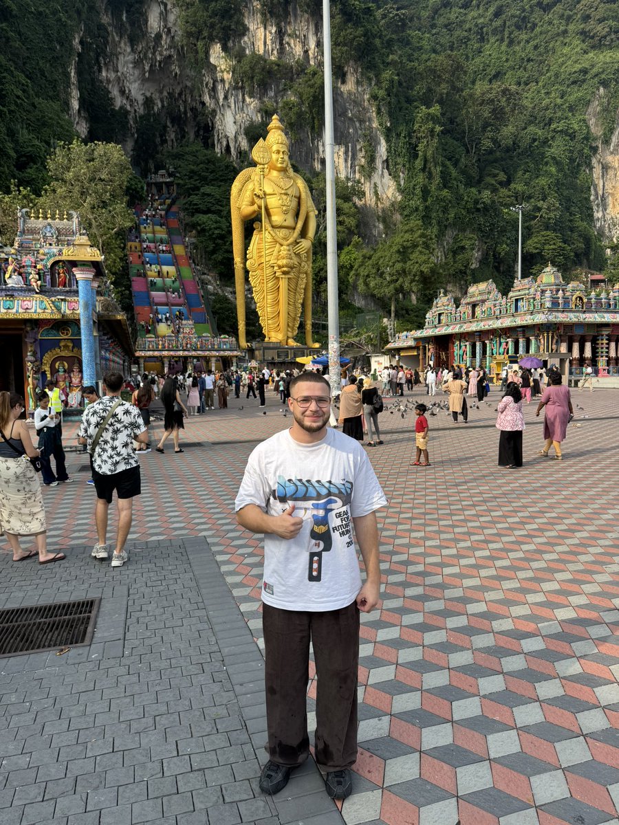 yanisypyp's tweet photo. Le monument la Azy hein #bms https://t.co/V6uz8bx4Vf
