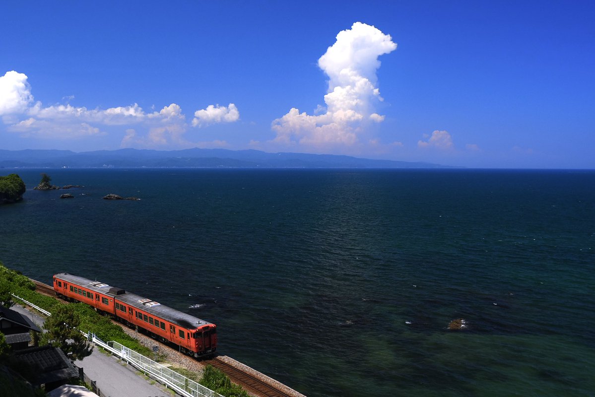Shirasagi_681's tweet photo. 2026.8.7
JR氷見線 雨晴〜越中国分
海と空が最高でした。やはり風景写真はC-PLフィルターは必須ですね。 https://t.co/wH36up3h0E