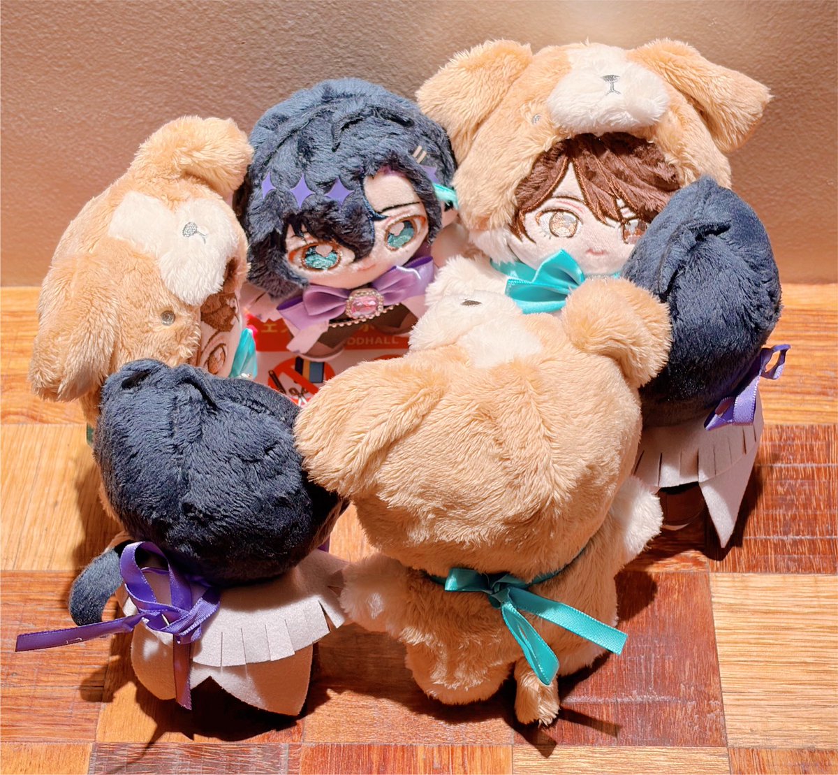 rsk09yk3's tweet photo. 遊んでもらった！
行きたかった🧸のところ！
ぬいさん達おめかしして円陣組んでます☺️ https://t.co/HcTR9MiQ75