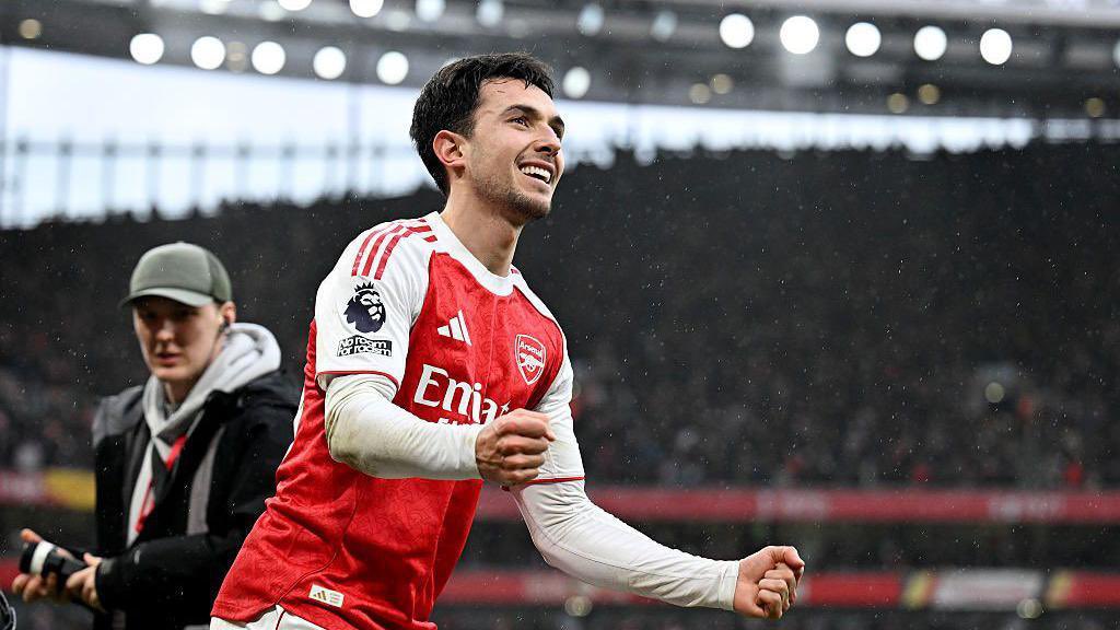 TransferPulseAT's tweet photo. #realmadrid could move for #zubimendi 🇪🇸 with a deal that includes #endrick 🇧🇷 going the other way plus a fee. #josemourinho desperately wants a midfielder and sees the Arsenal man as the next best thing after #rodri 🇪🇸 https://t.co/f0LsfiDREB