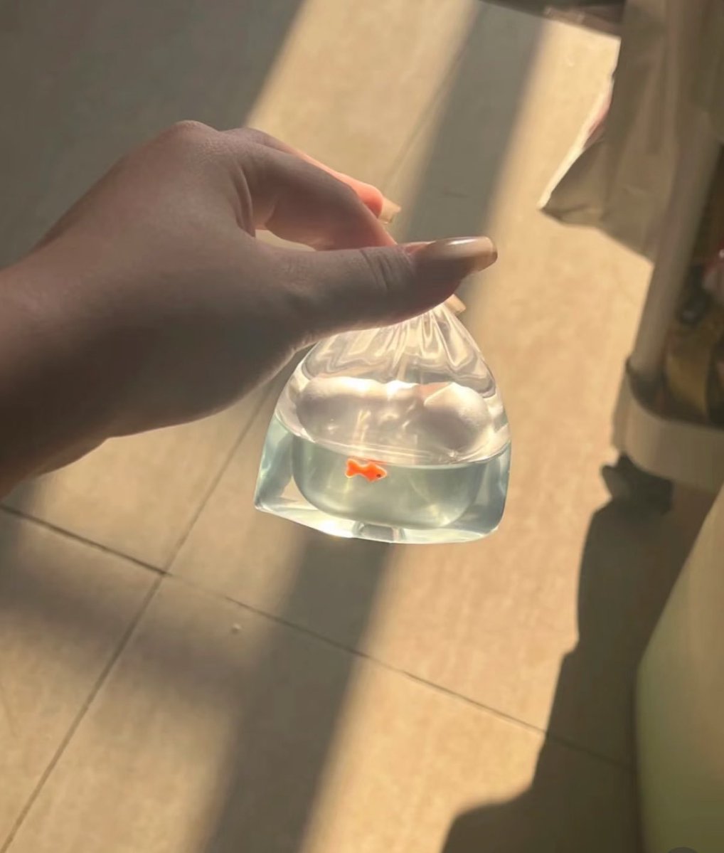 lovesickdoe's tweet photo. fish airpods case https://t.co/DUuCit373w