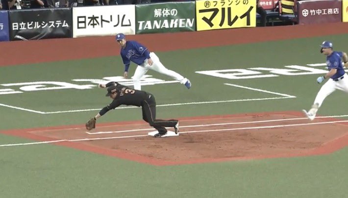 R_tora85_23's tweet photo. 熊谷の送球もあれやけどこれリクエストしないのなんで？

首脳陣起きてますか？？ https://t.co/Mizf68tnuB