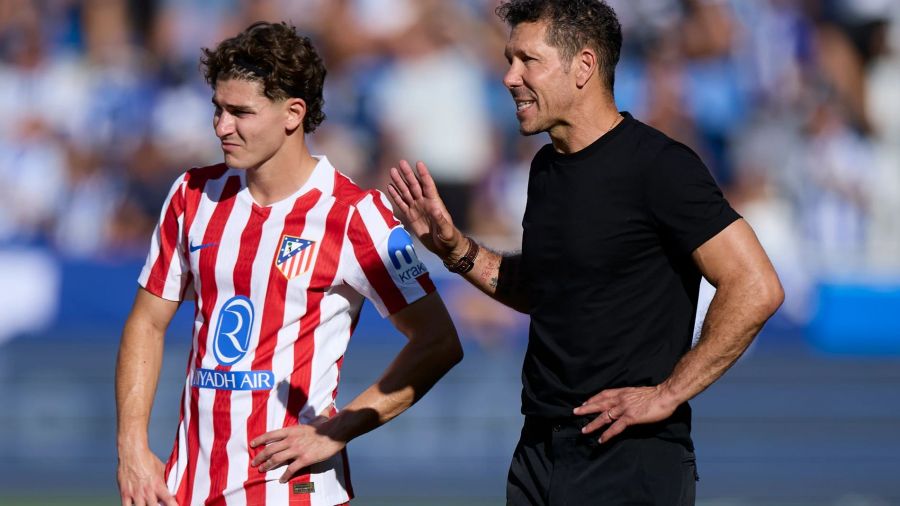 The1899FCB's tweet photo. Diego Simeone's comments today seem to put a move for Julian Alvarez to bed, while Ferran also seems destined for PSG. 
Who should FC Barcelona pursue as their new number 9, or is an in-house 'false nine' solution better? https://t.co/3DTCYlBwqi