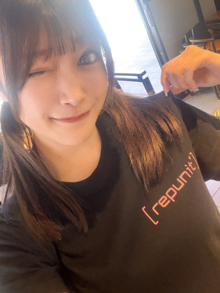rayserbeamer's tweet photo. 今日は月イチの #スポーツモチベーション さんへ行ってきました🏋️✨️
[repunit*]黒Tシャツで参戦🔥

正しい姿勢でやるトレーニングはめちゃキツイ…からこそ効果がすぐ出る🙏

なんかこの動画の時より腹筋ついた気がする…
がんばろっ💪✨
#sportmotivation #ENCOMPASS #club100 https://t.co/KVrNXZblbc