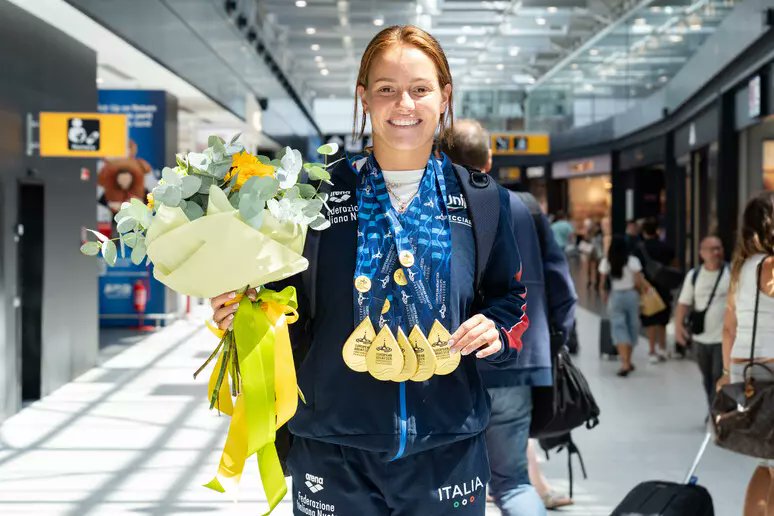 riccam10's tweet photo. Troppo bianca e troppo italiana per essere celebrata
Poi si parla di razzismo nello sport, questo cos'è???

abbiamo un atleta che in silenzio ha compiuto un impresa straordinaria, vince 5 ori nei tuffi ad un europeo

Dichiara apertamente di voler sfidare le loro maestà cinesi, quelle cinesi che non c'è bisogno di essere esperti della specialità per restare a bocca aperta quando le guardi tuffarsi perchè in europa ha dimostrato di essere irraggiungibile e leggo qualche post sparuto

il quirinale avrebbe dovuto mandare la macchina presidenziale ad prenderla all'aereoporto, invece pare abbia fatto appena il suo dovere

GRAZIE CHIARA