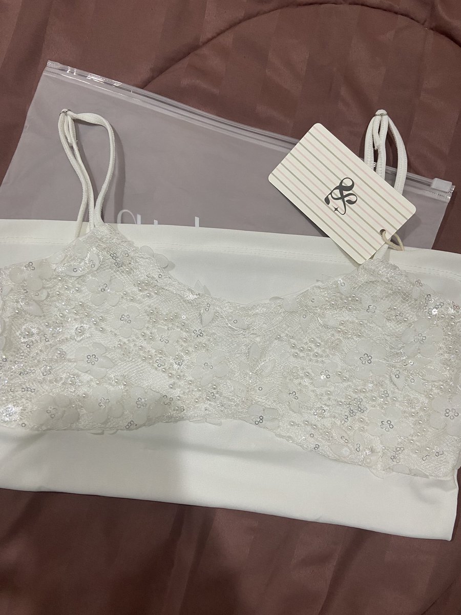 babilussion's tweet photo. ส่งต่อ Serlyn Flora สี white size s 430รวมส่ง แค่ลองค่ะ ป้ายห้อย+ถุงครบค่า #ส่งต่อเสื้อผ้า #เสื้อมือสองสภาพดี #ส่งต่อเสื้อผ้ามือสอง #ส่งต่อ #เสื้อผ้ามือสอง #เสื้อผ้ามือสองสภาพดี #ส่งต่อเสื้อผ้ามือ2 #ส่งต่อserlyn #ส่งต่อเสื้อ #lacetop https://t.co/KfkQTO8WNL