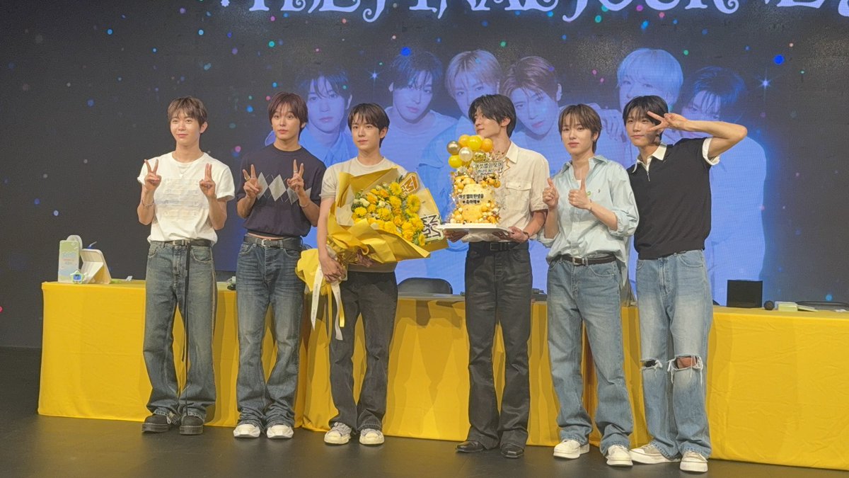 sionhada_2002's tweet photo. 두분의 결혼기념일이고 그걸 축하해주는 자리였던거야? https://t.co/YV86hRr0Os