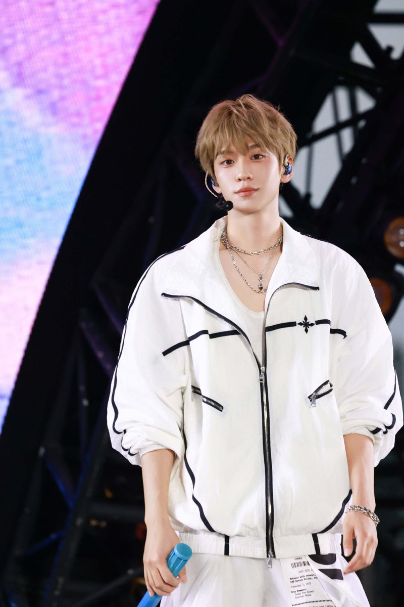 TonyYu_PinkLeo's tweet photo. 20260808 :  Studio

Spotted Tony (@余景天-YJT) at rehearsal!

Sea breeze, lights, and microphone are all ready 🌊 

I'm already super excited for tonight's stage performance 🎤 See you later!

📅Aug 8 :Qingdao 
📍NEWMARS Star Music Festival 

#余景天 #TonyYu #Yujingtian #Tony #cpop  #อวี๋จิ่งเทียน @TonyYu_Official