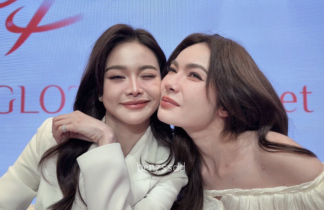 benzssdd's tweet photo. เลี้ยงไข้สาววายหน่อย555555555555555555 / สาววายชอบเป็นไข้หรอ อื้มม #1stFanmeetENGLOTinMacau https://t.co/TzprErBVvF