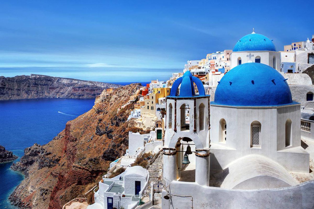 Appletarrt's tweet photo. Just caught the most golden sunset over Santorini’s white domes—salt in the air, breeze in my hair, and zero plans for tomorrow. Pure magic! https://t.co/4GZlHBzVc1
